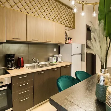 Gold Residences - Parking , Central Suites Apartment